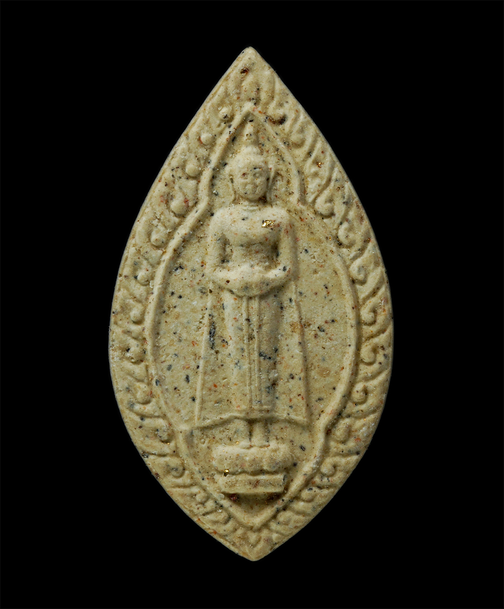 24Nov24 (49)p.jpg - หลวงพ่อวัดบ้านแหลม พิมพ์พิเศษ เนื้อผงพุทธคุณ ผงว่าน ผงมวลสารผสมแผ่นทองคำที่ปิดองค์หลวงพ่อ ปี2539 พระเก่าสวย มวลสารดี พิธีใหญ่ | https://kamulet.in.th